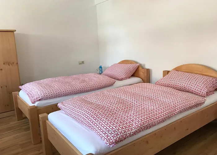 Gruener Baum בית הארחה Mietingen